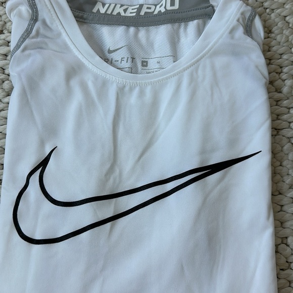 Preowned good condition Nike pro dri fit fitted Size M. - Picture 7 of 7